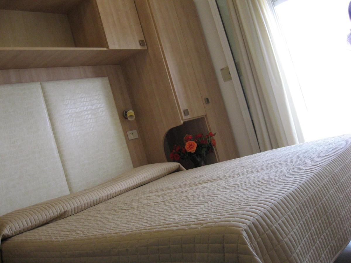 Hotel Rosati ริมินี ภายนอก รูปภาพ