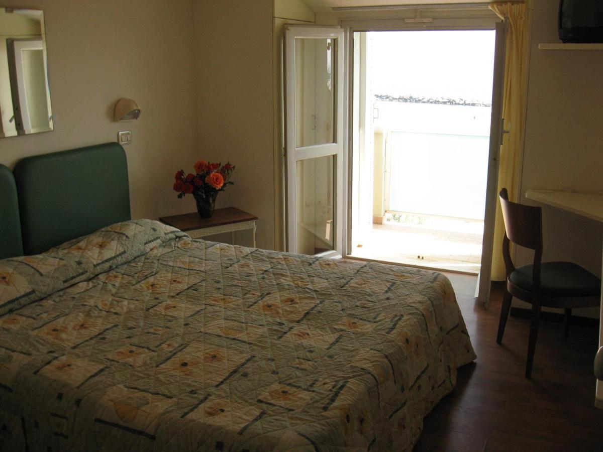 Hotel Rosati ริมินี ภายนอก รูปภาพ
