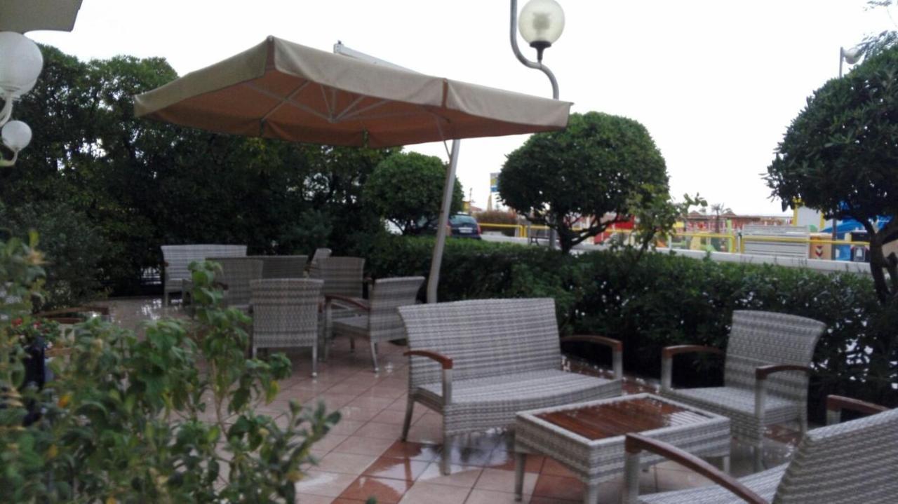 Hotel Rosati ริมินี ภายนอก รูปภาพ